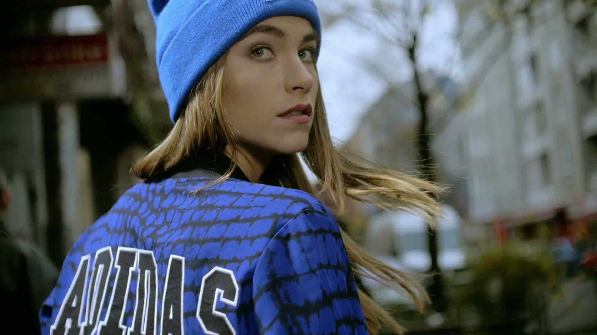 Adidas Originals Superstar Tracksuit Social Media Kampaign - Darstellerin dreht sich um - Filmproduktion hawkins.film