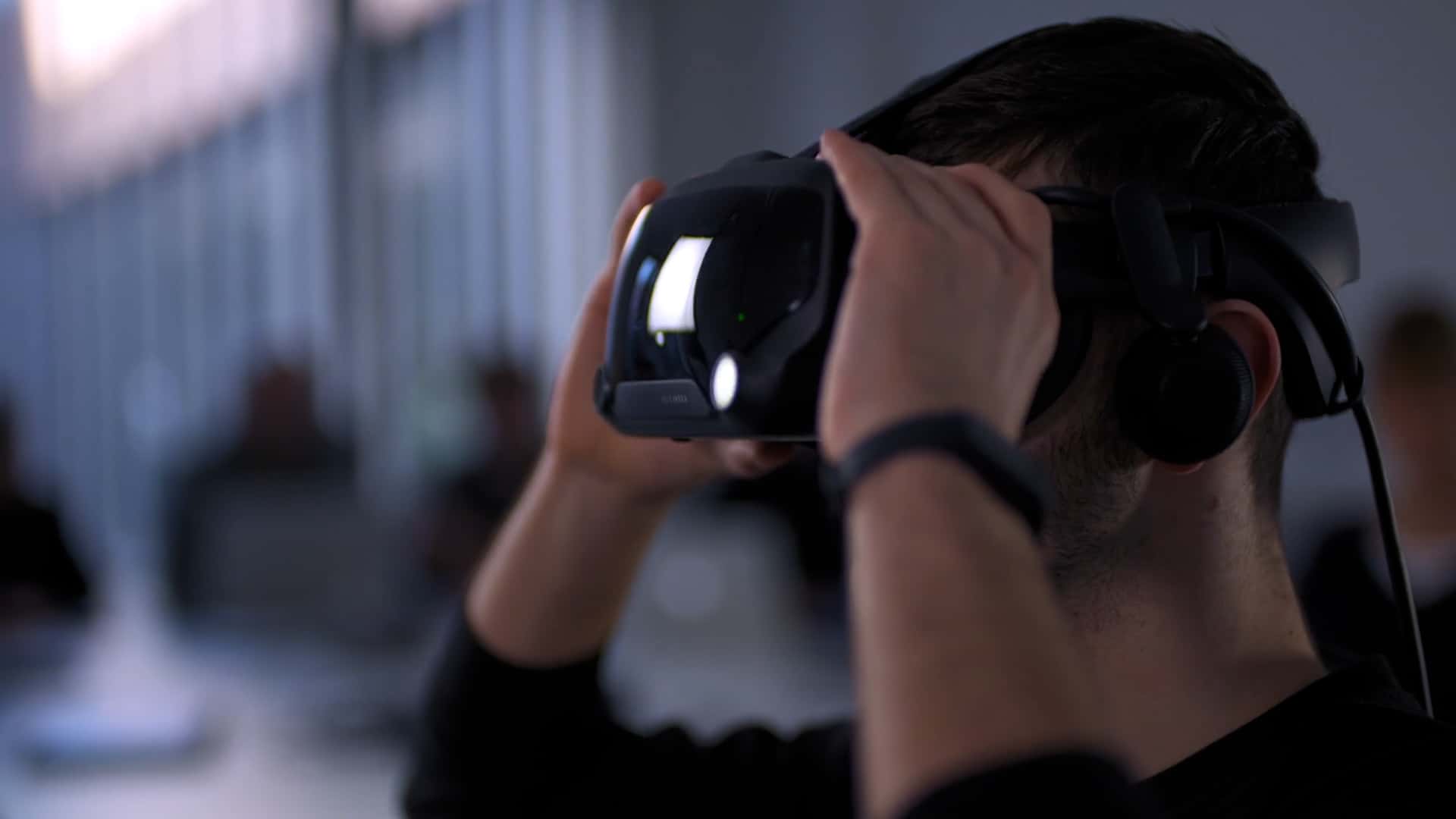 FH Münster Hochschulmarketing Social Media - Darsteller mit VR-Brille - Filmproduktion hawkins.film