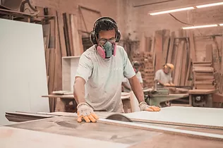 HAWKINS | men working on wood materials 3637834 jp | Produktvideo-Stuttgart